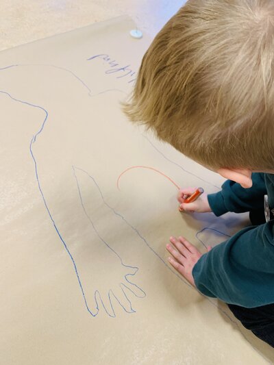 Kindernotfallprogramm Kita Kunterbunt_menschliche Silhuette - © Gemeinde Hasbergen Kindernotfallprogramm Kita Kunterbunt_menschliche Silhuette