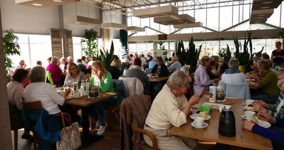 Landfrauen im Cafe Flora bei Brockmeyer Blumen