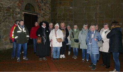 Erzählgeist Elke Winter mit Landfrauengruppe 2