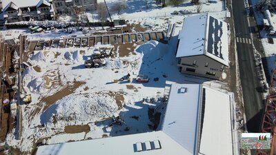 Parkplatzbereich im Schnee